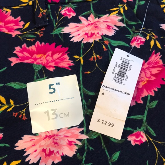 NWT Old Navy Floral Shorts - Picture 2 of 6